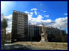 Pont de la Trinitat above Jardine de Turia